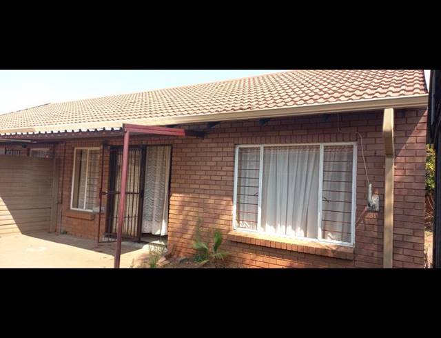 2 BEDROOM TOWNHOUSE FOR SALE IN THE ORCHARDS